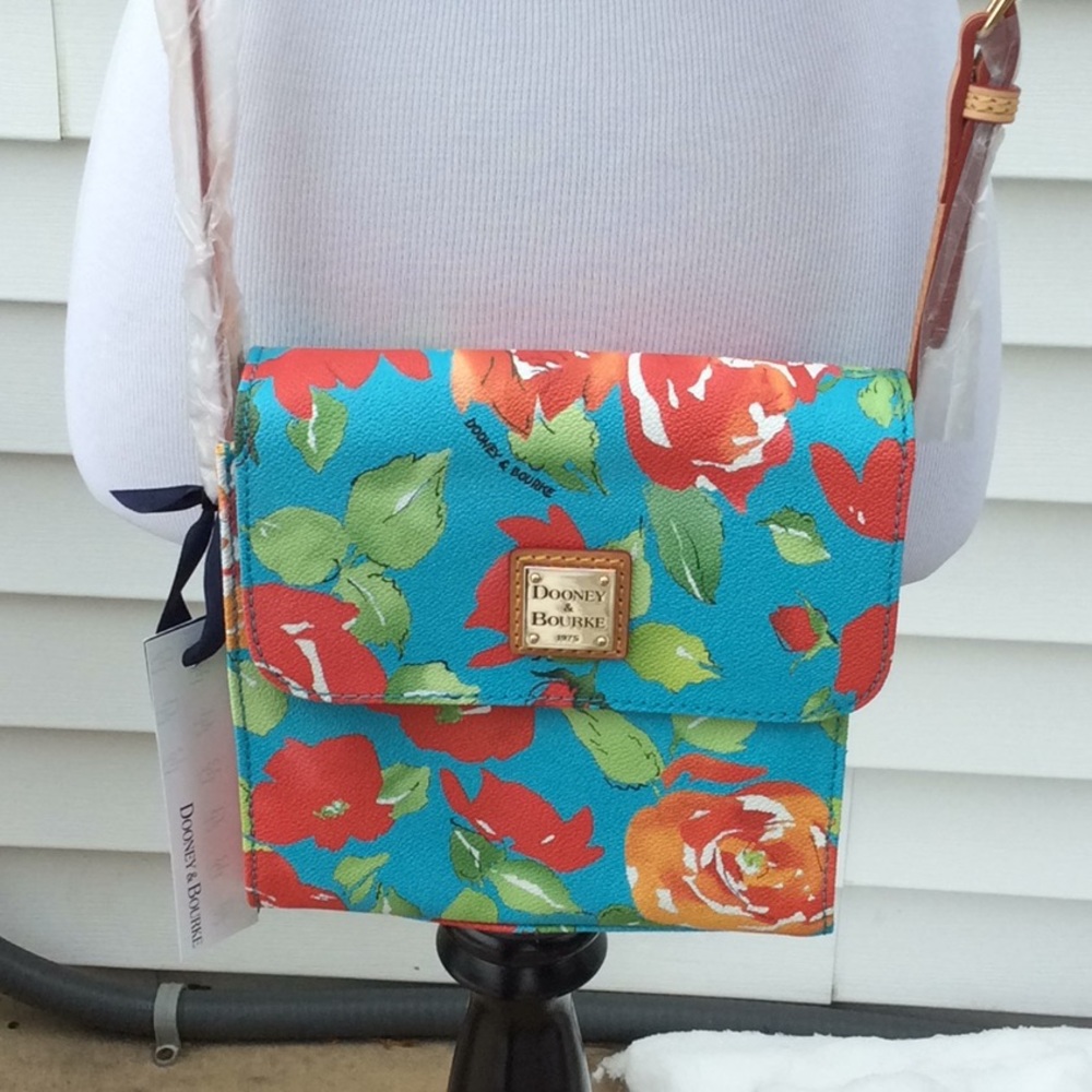 Dooney & Bourke beautiful cross body bag new